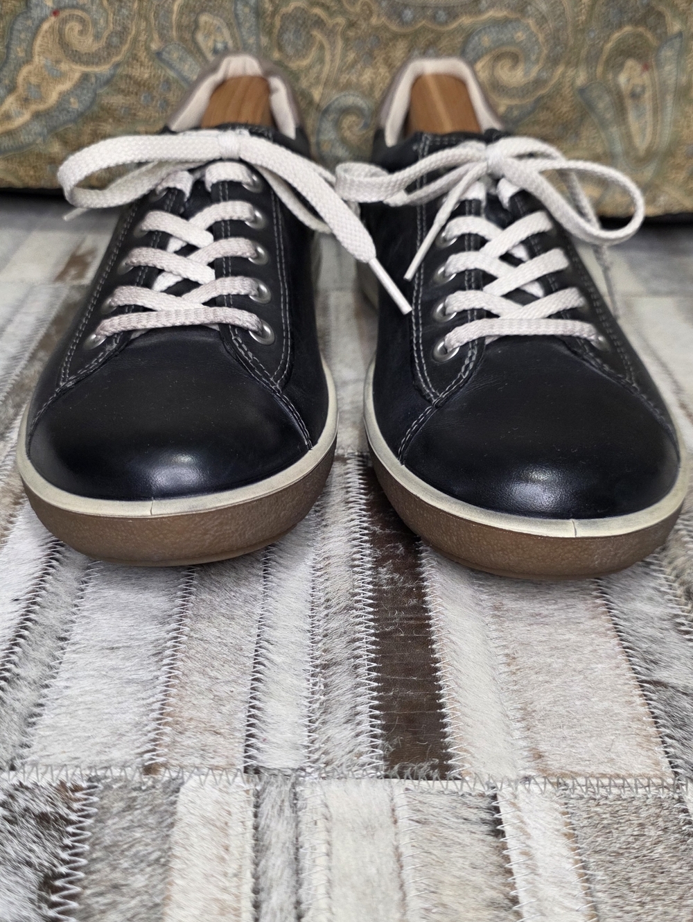 Women's Ecco Chase tie blue. Immaculate size 41EU 10-10.5